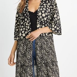 maurices Black Daisy Tiered Kimono Size Medium